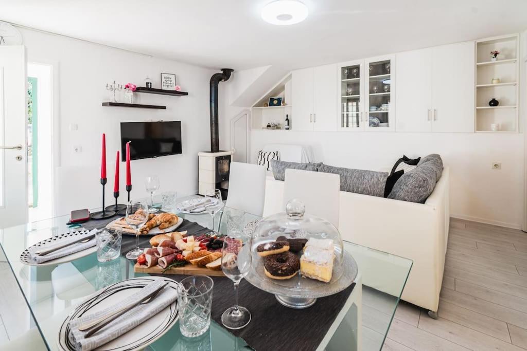 Holiday Home Marina-Renovated House In City Center Rogoznica  Buitenkant foto