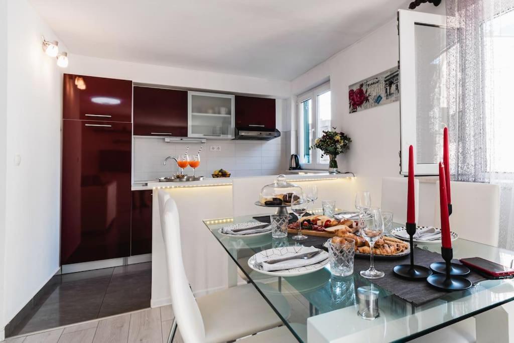 Holiday Home Marina-Renovated House In City Center Rogoznica  Buitenkant foto