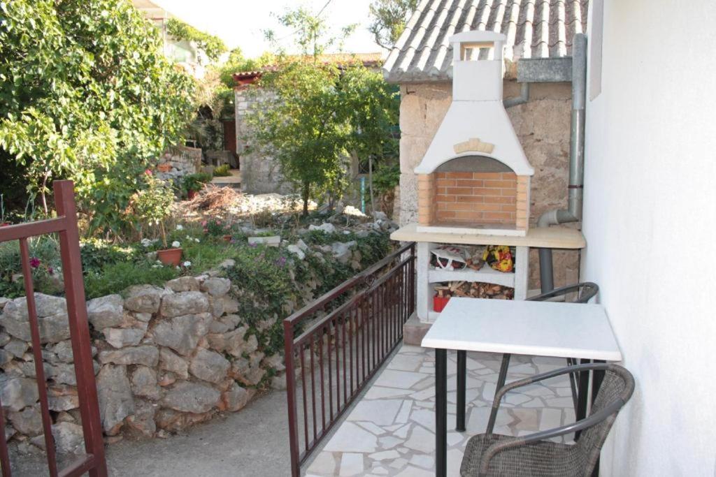 Holiday Home Marina-Renovated House In City Center Rogoznica  Buitenkant foto